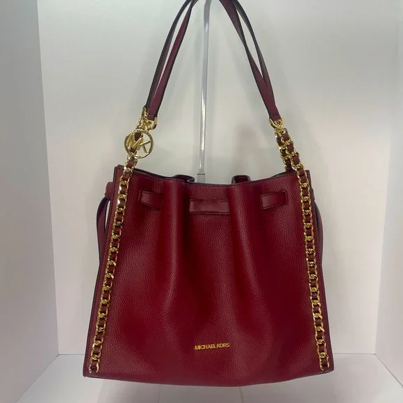 Michael Kors Mina Large Shoulder Bag with Gold Chain - Picture 2 of 10